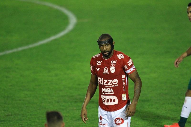 Lateral que é titular e destaque do Flamengo foi desperdiçado pelo  Figueirense