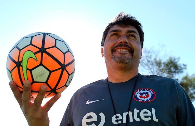Jogou Copa do Mundo, foi revelado pelo Corinthians e agora vive no futebol  de várzea