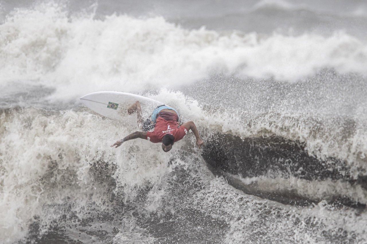 Após adiamentos, final do Mundial de Surfe 2021 acontece hoje (14)