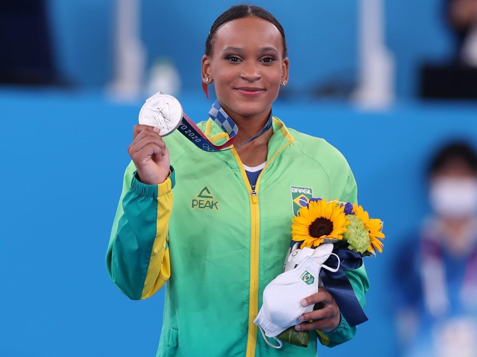 Rebeca Andrade supera Simone Biles e conquista o ouro no salto no