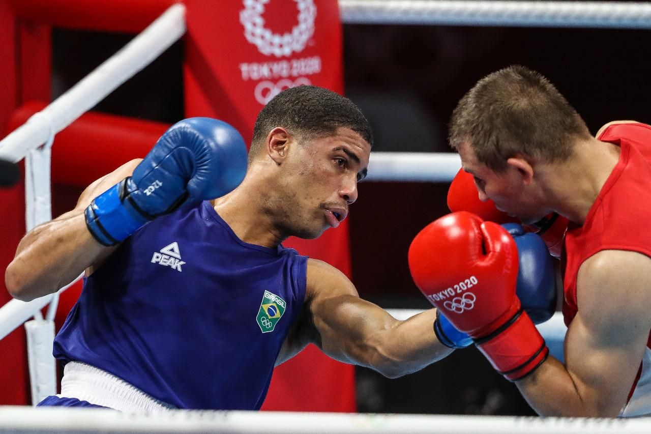 Hebert nocauteia campeão mundial e conquista o ouro nos Jogos Tóquio 2020