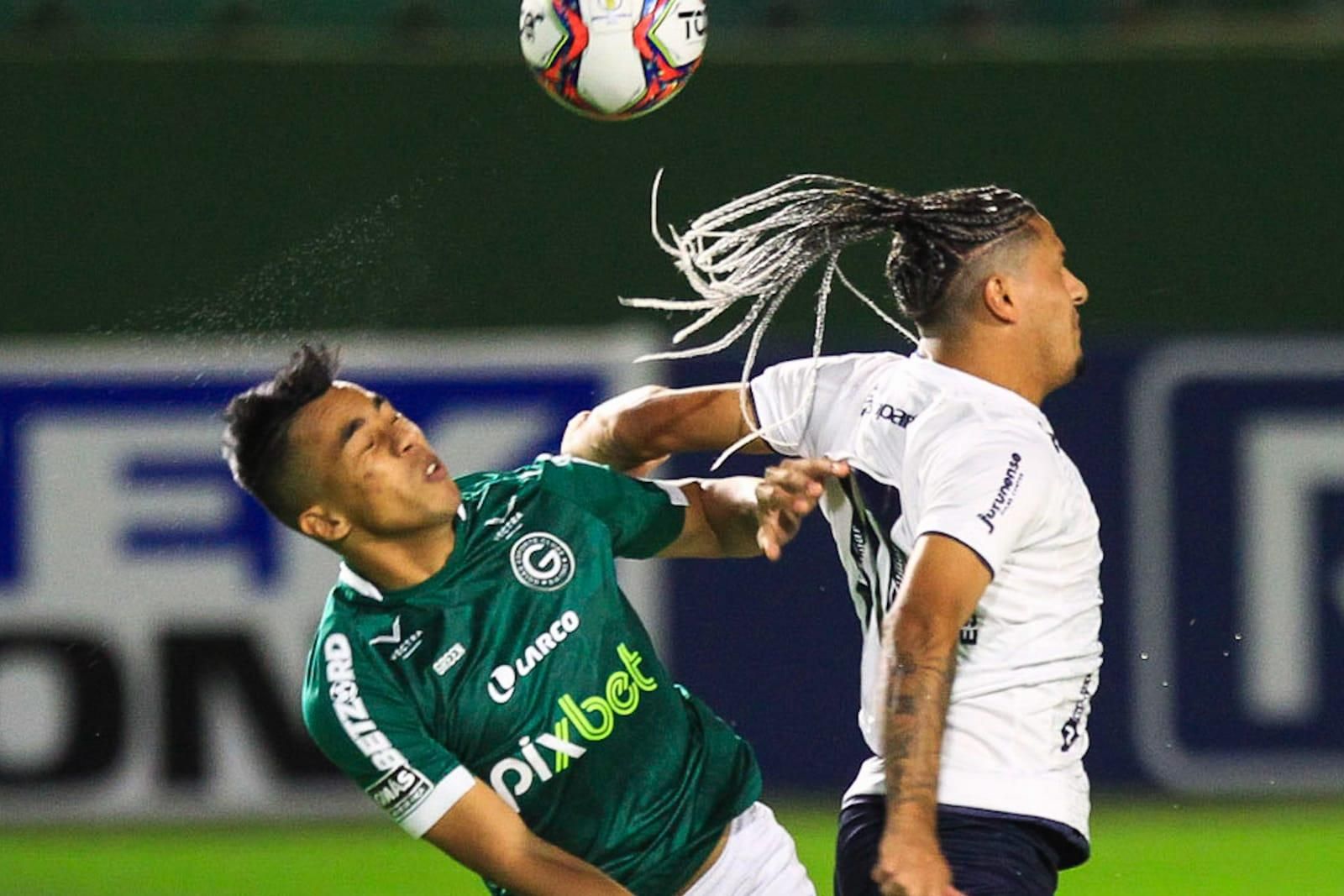 Sem clube desde que deixou o Vitória, Felipe Gedoz assina com o