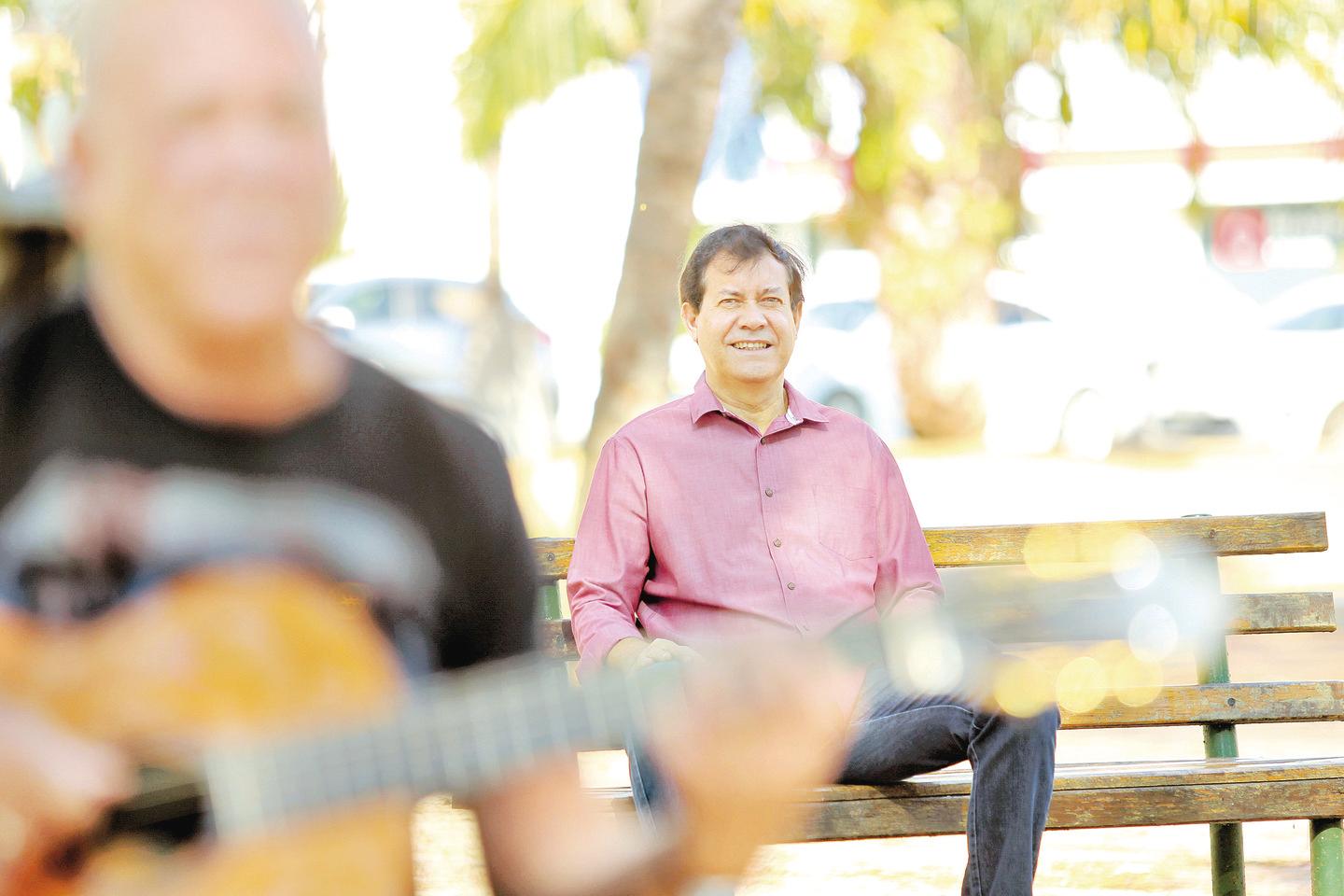 Bom Dia GO  Gusttavo Lima surpreende ao parar em bar de Goiânia