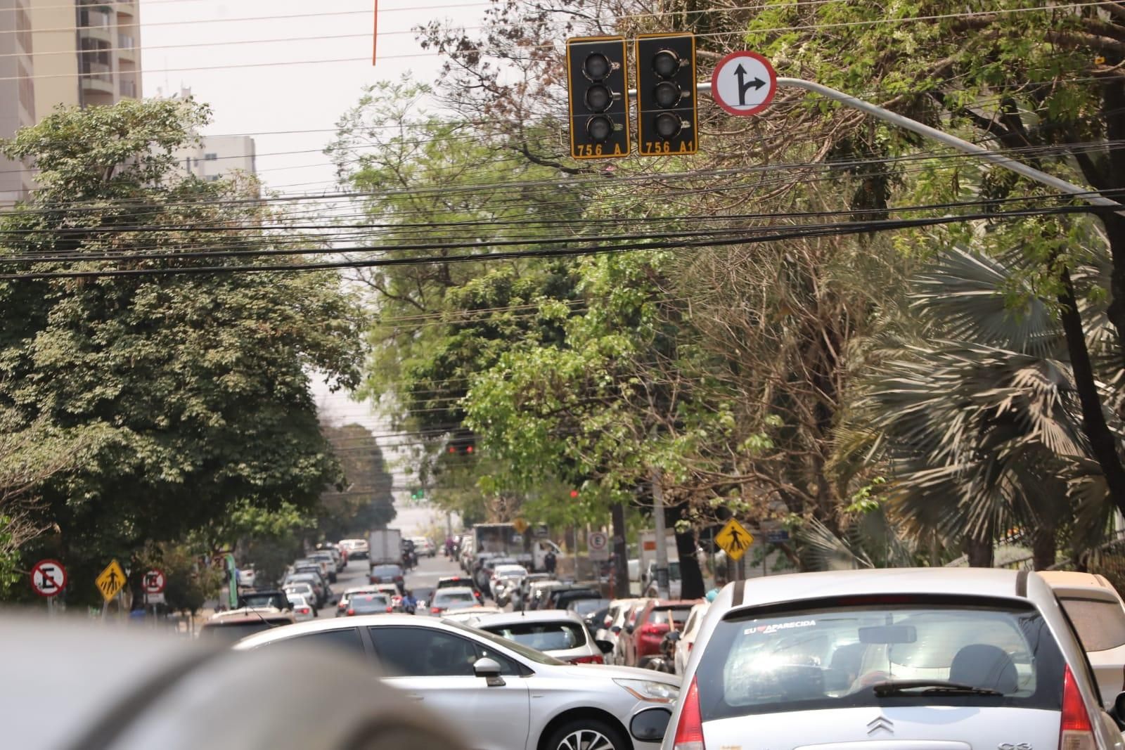 Com licença chuva, Poderia devolver a energia da cidade? - Gerador