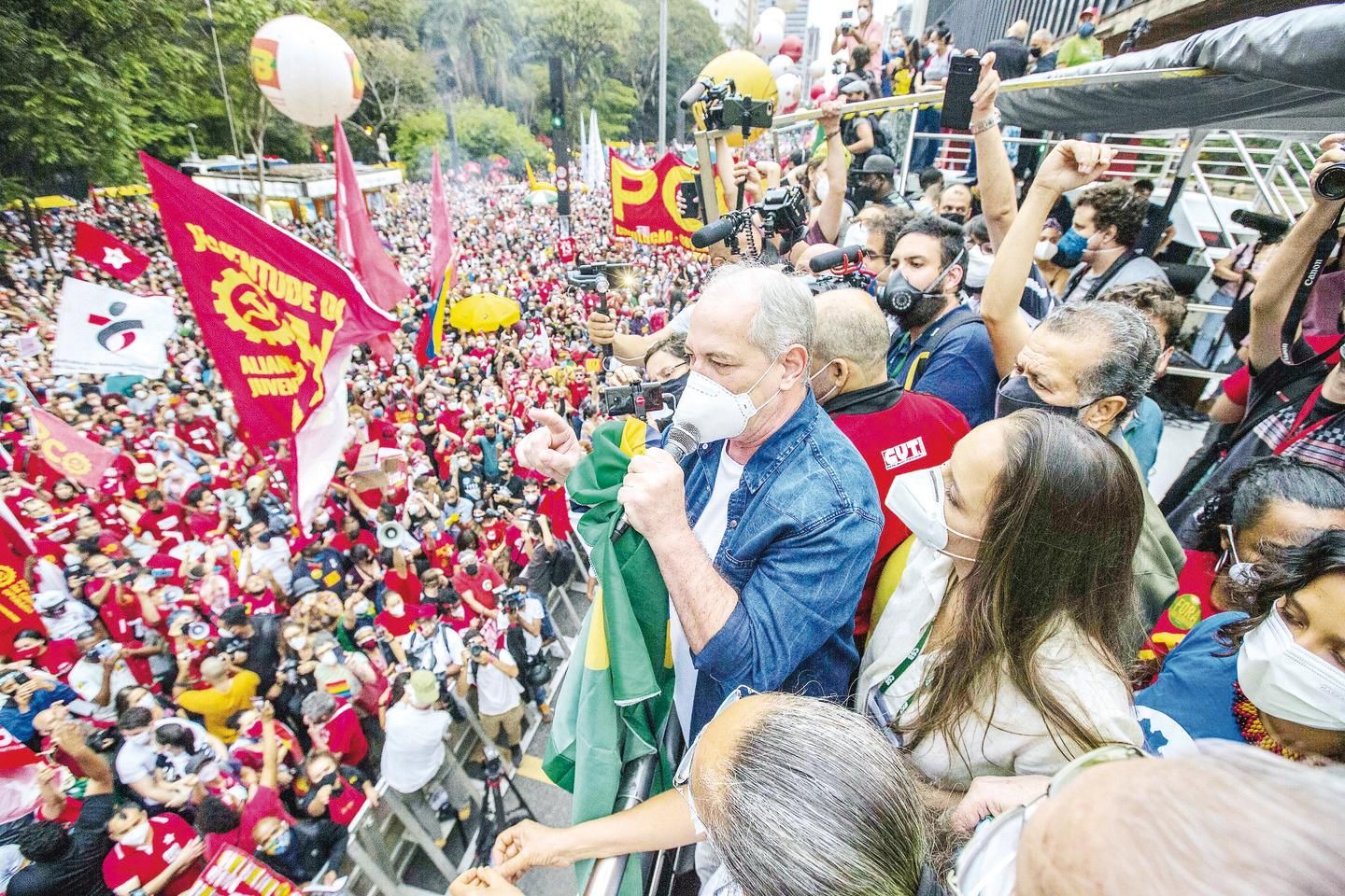 Ciro Gomes prop e tr gua com PT para enfrentar Bolsonaro O Popular