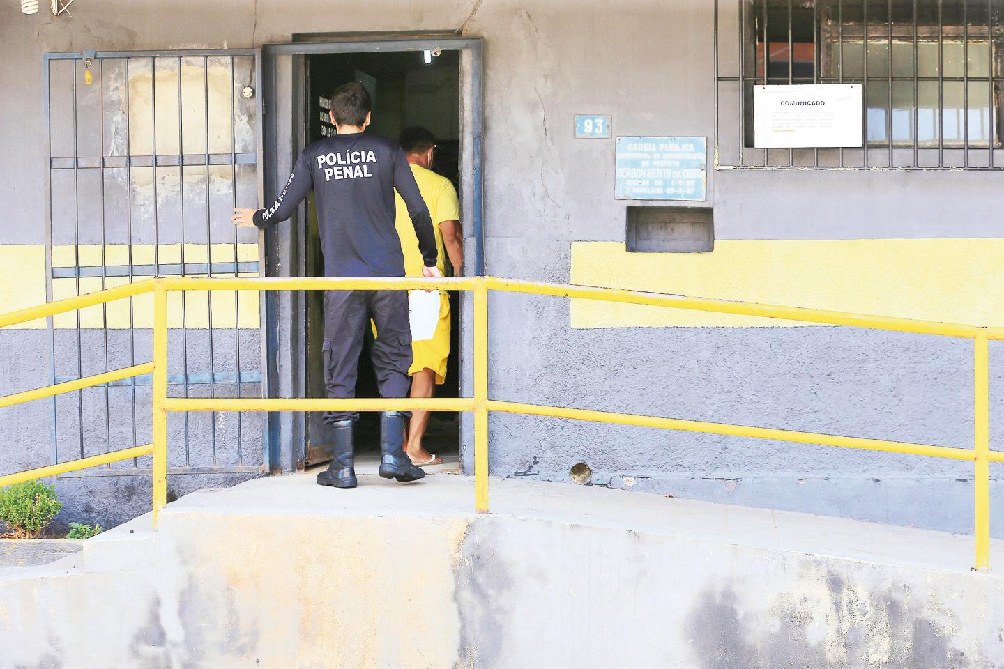 Detentos fazem a manutenção e a limpeza de unidades prisionais de