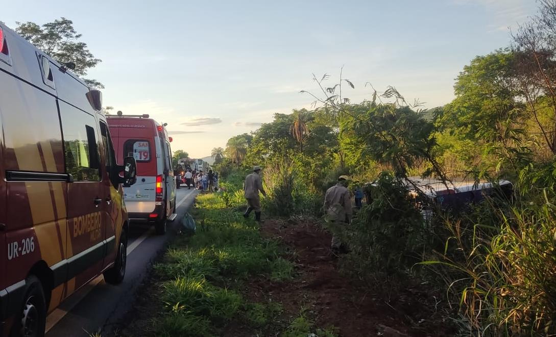 Sobe para 9 número de mortes em acidente com ônibus de fiéis em