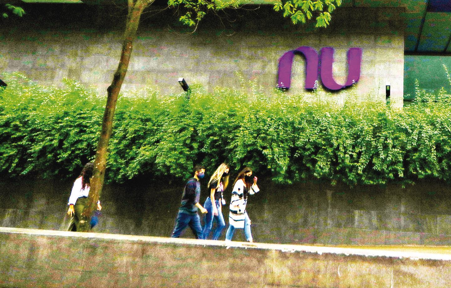 Nubank alcança 5 milhões de clientes e 'esconde' números do cartão