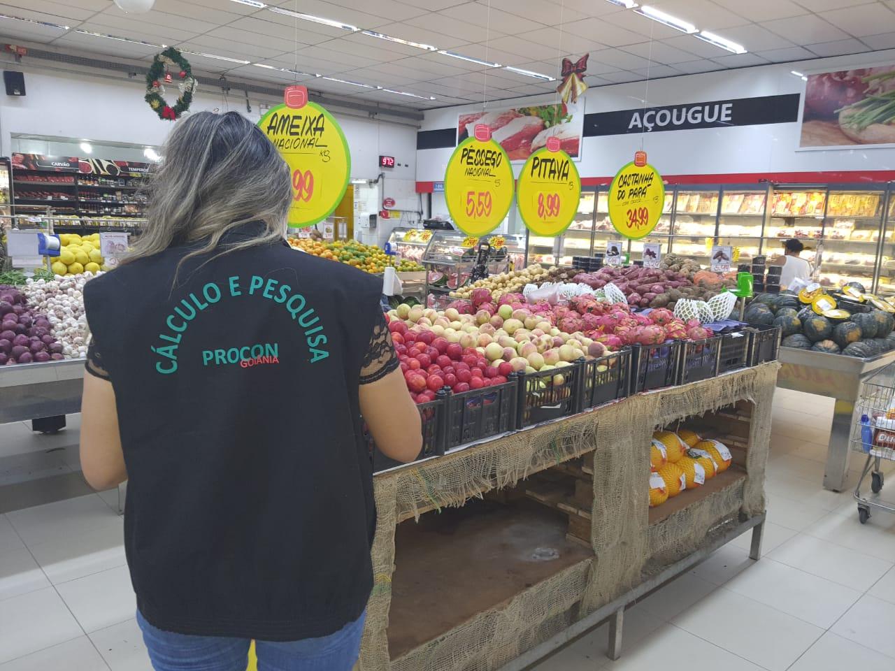 Procon encontra comida vencida em restaurantes de áreas nobres