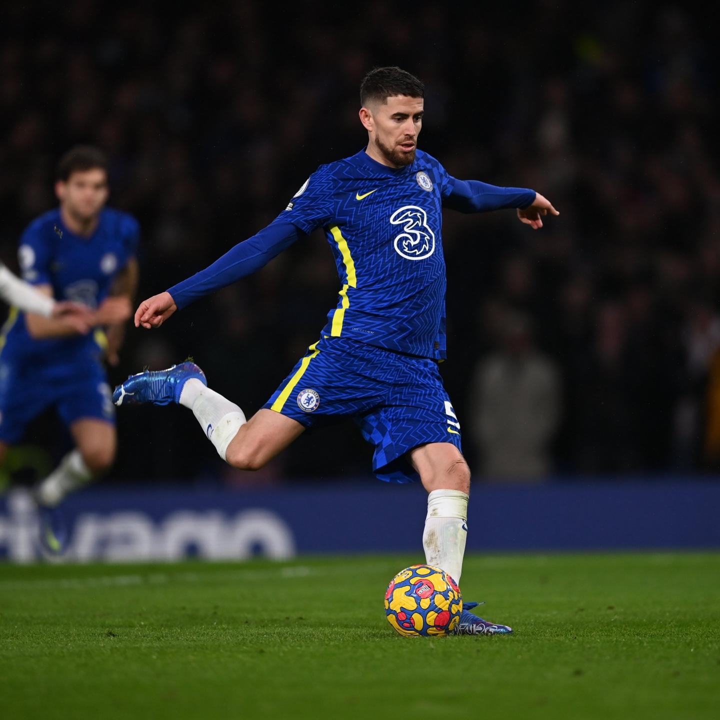 Jorginho marca, e Chelsea busca empate com o Manchester United no