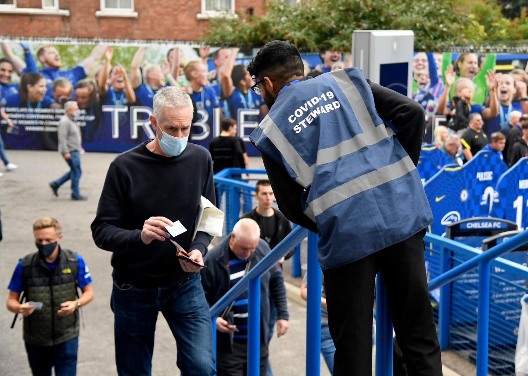 Esposa do jogador Salah mantém tradição mesmo quando vai ao estádio