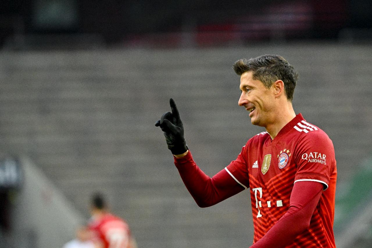 Lewandowski leva o prêmio de melhor jogador do mundo pela segunda vez