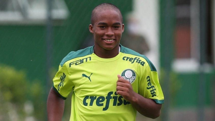Promessa da base, Estêvão assina primeiro contrato profissional com o  Palmeiras 