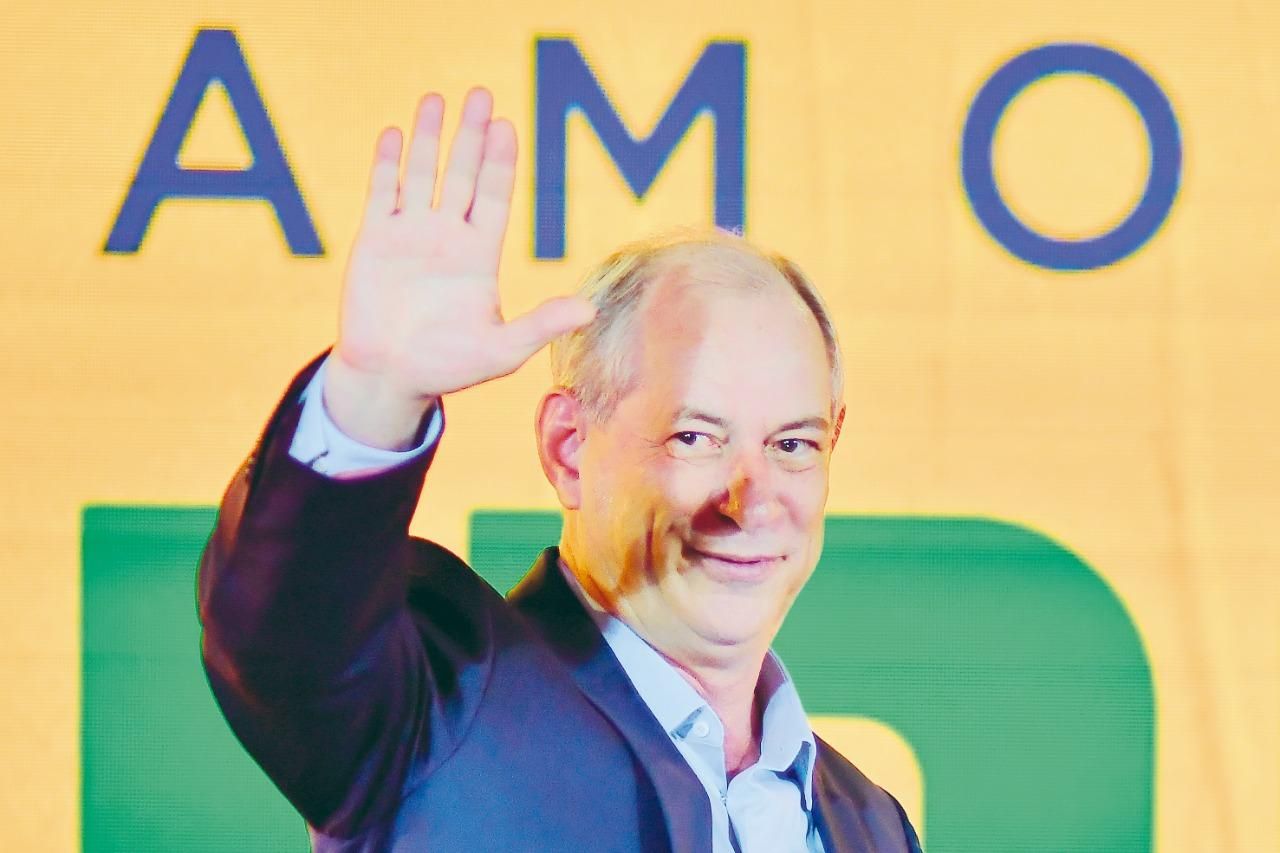 Em site oficial Ciro Gomes se apresenta como candidato ficha