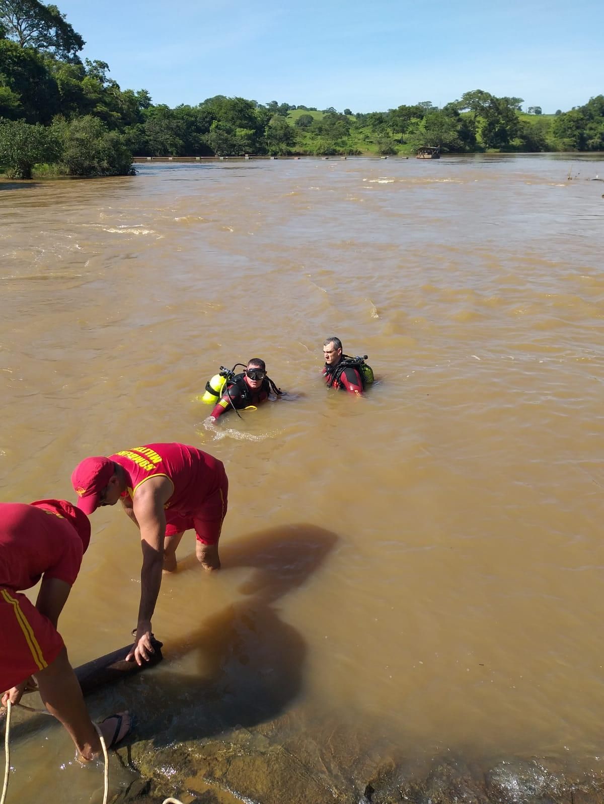 Menina de 11 anos morre após se afogar enquanto brincava no Rio