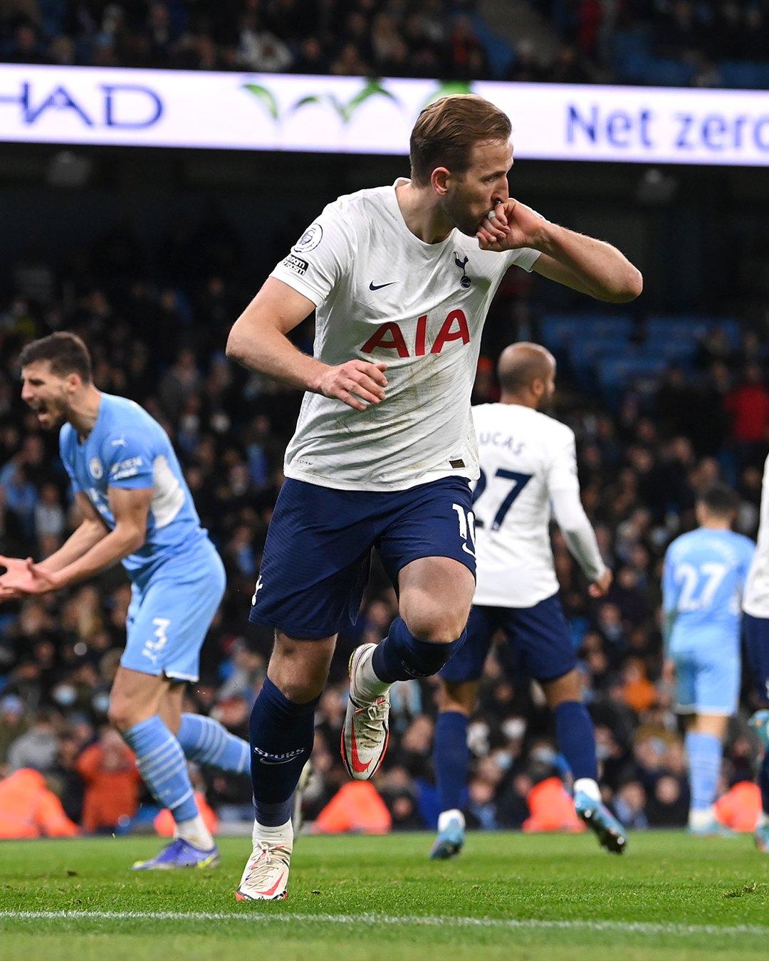 Arsenal vence Luton Town com gol no fim e segue líder isolado da Premier  League