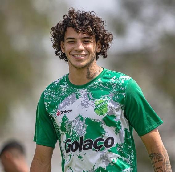 Goiás acerta contratação jovem zagueiro do Floresta