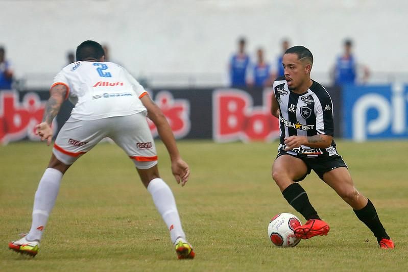 Com um jogador a mais, Inter sofre virada do Botafogo e deixa o G-4 do  Brasileirão