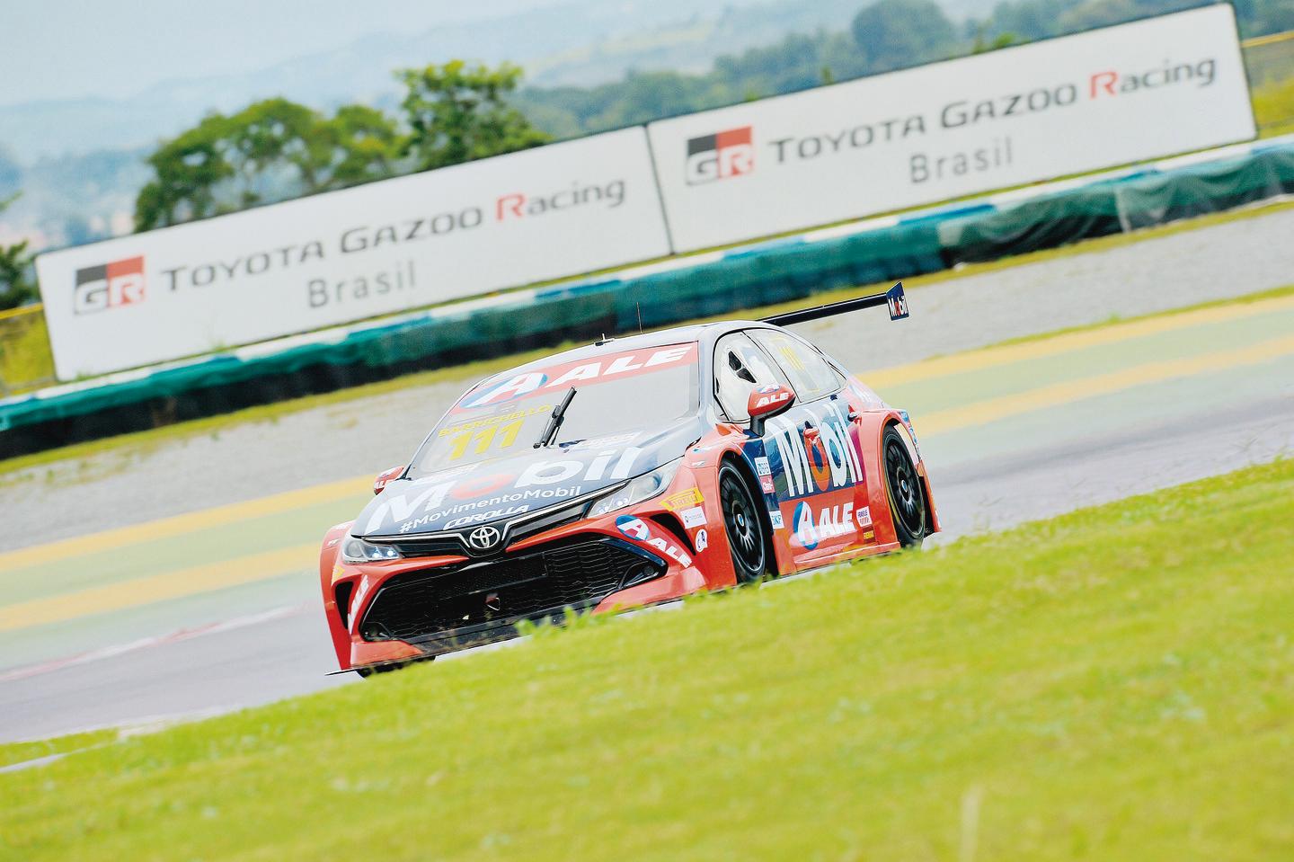 Fundo Vencedor No Objetivo De Corrida De Carros De Velocidade No