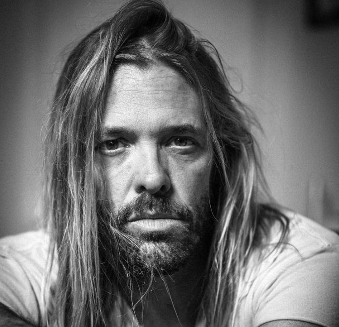 Após morte de baterista e show cancelado, Foo Fighters voltará ao