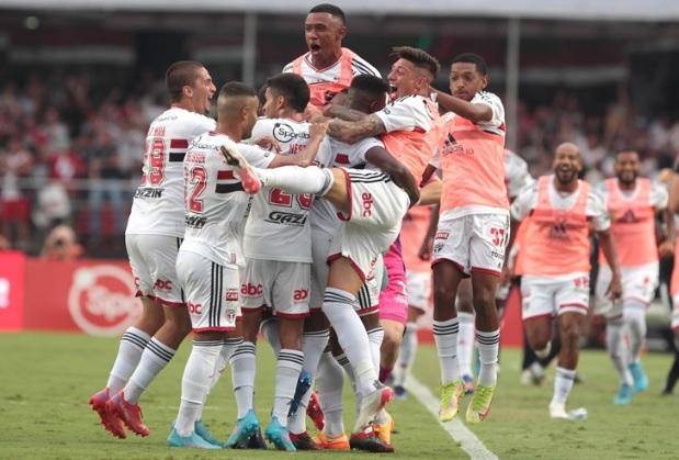 Corinthians vira agregado contra o São Paulo e é campeão paulista