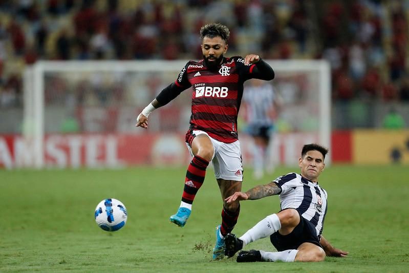 Flamengo domina jogo e vence Talleres em casa em noite de Everton