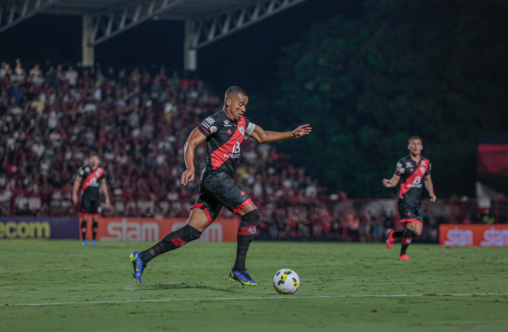 Filme se repete, e Atlético-GO cede empate ao Cuiabá nos minutos finais