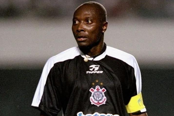 Morre Rinc&oacute;n, campe&atilde;o mundial no Corinthians e destaque da grande gera&ccedil;&atilde;o colombiana