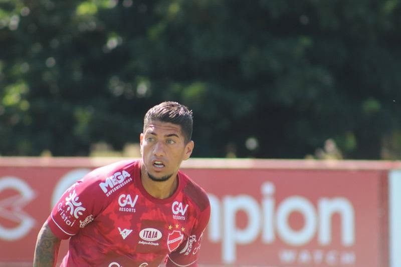 Goleiro do Atlético-GO diz fazer “leitura corporal” nos pênaltis; veja  lista de defesas