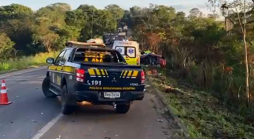 VÍDEO – Carro é flagrado transitando na contramão da Via Expressa