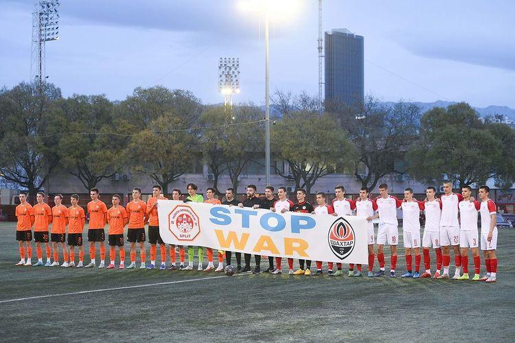 Com guerra ainda sem desfecho, Ucrânia retoma campeonato de