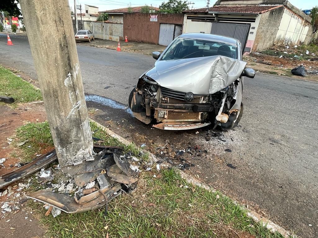 VÍDEO: Ladrão só para após polícia capotar seu veículo