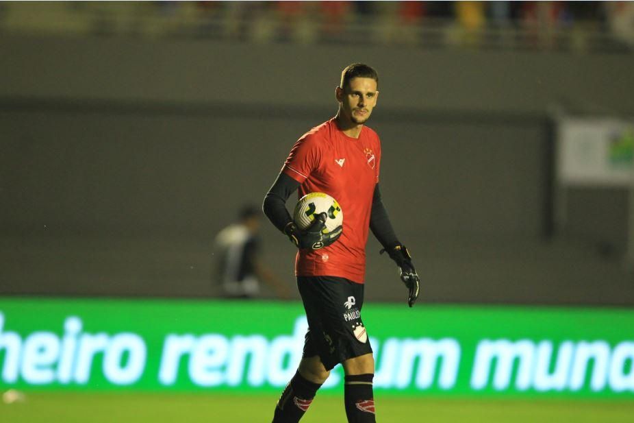 Wesley pega pena mínima por expulsão contra o Bahia e está