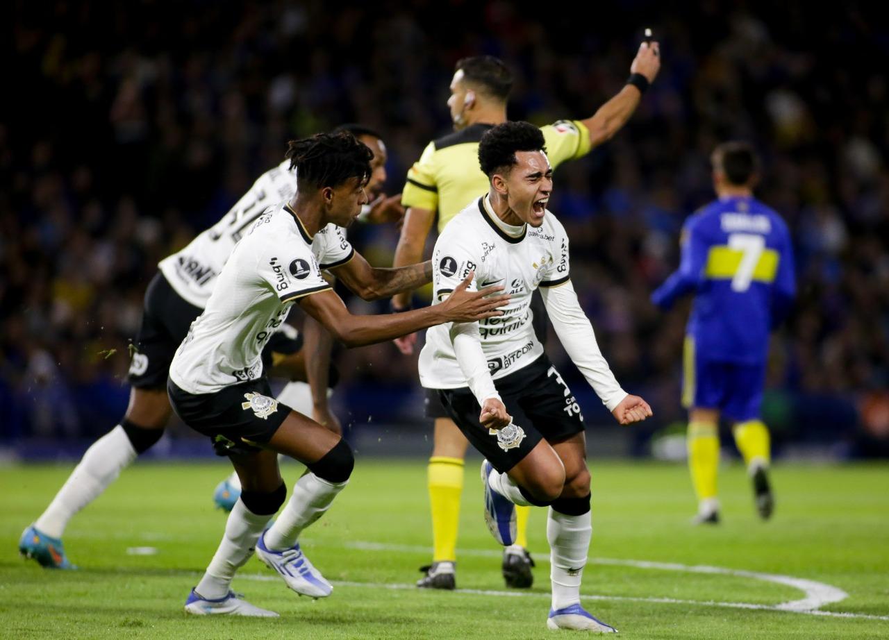 Mosquito marca no último minuto e Corinthians arranca empate com