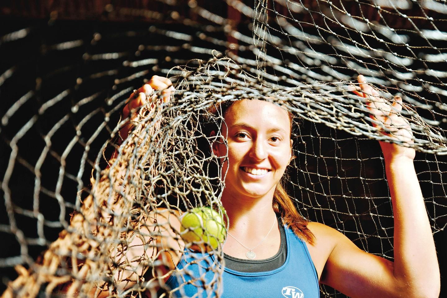 Luisa Stefani sofre lesão e abandona semi do US Open em cadeira de rodas