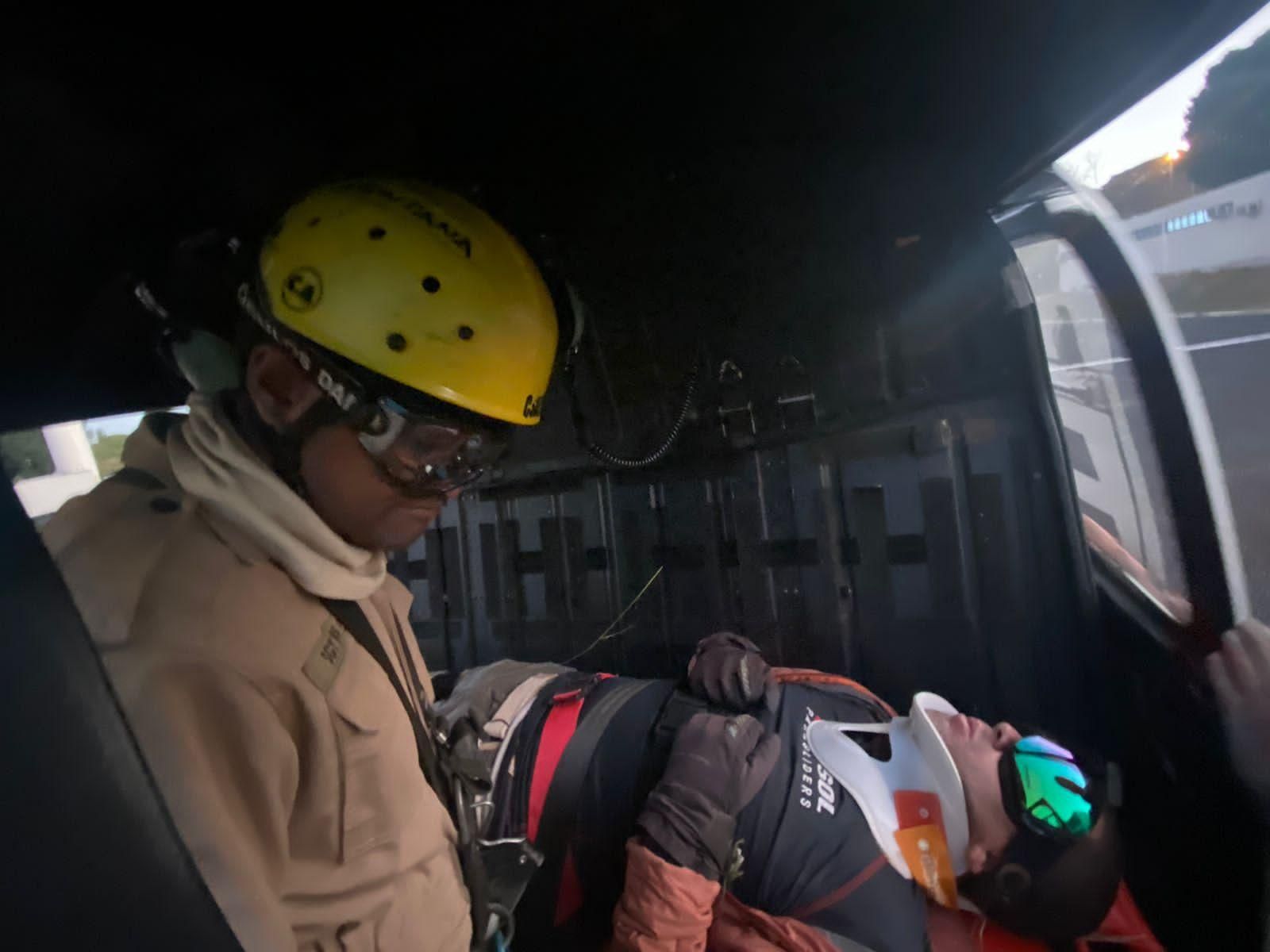 Diretamente do seu helicóptero, o Bispo Samuel Ferreira saúda a