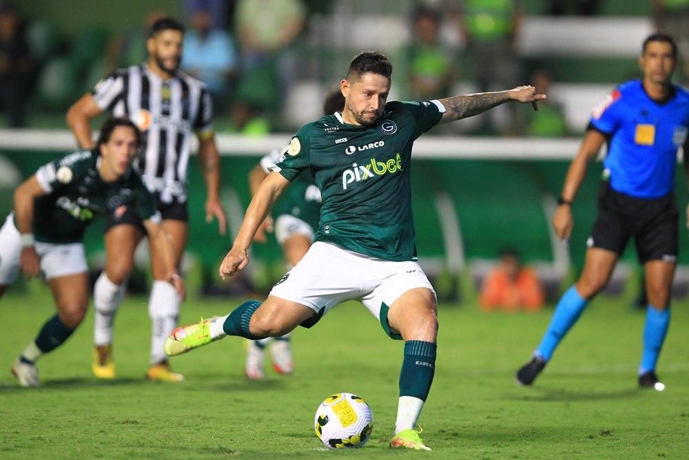 Cabe no Leão? Palmeiras faz limpeza no elenco e coloca dois jogadores para  buscarem novo clube 