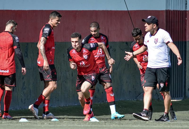 Wesley é cortado de jogo do Cruzeiro contra o Athletico-PR; veja