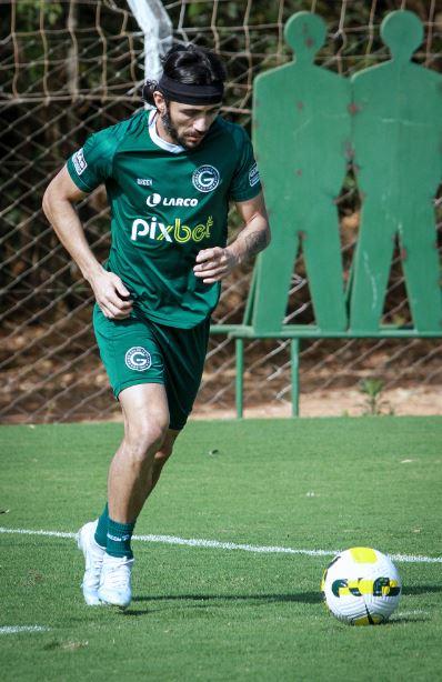 Após cinco semanas fora, Lucas Cardoso retorna aos treinos no Guarani