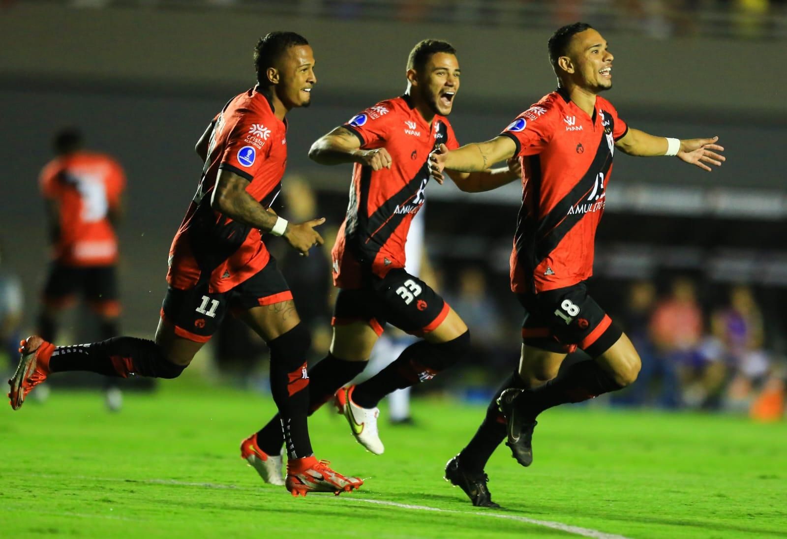 Final da Libertadores: como o Athletico pode enfrentar o Flamengo -  Cristian Toledo