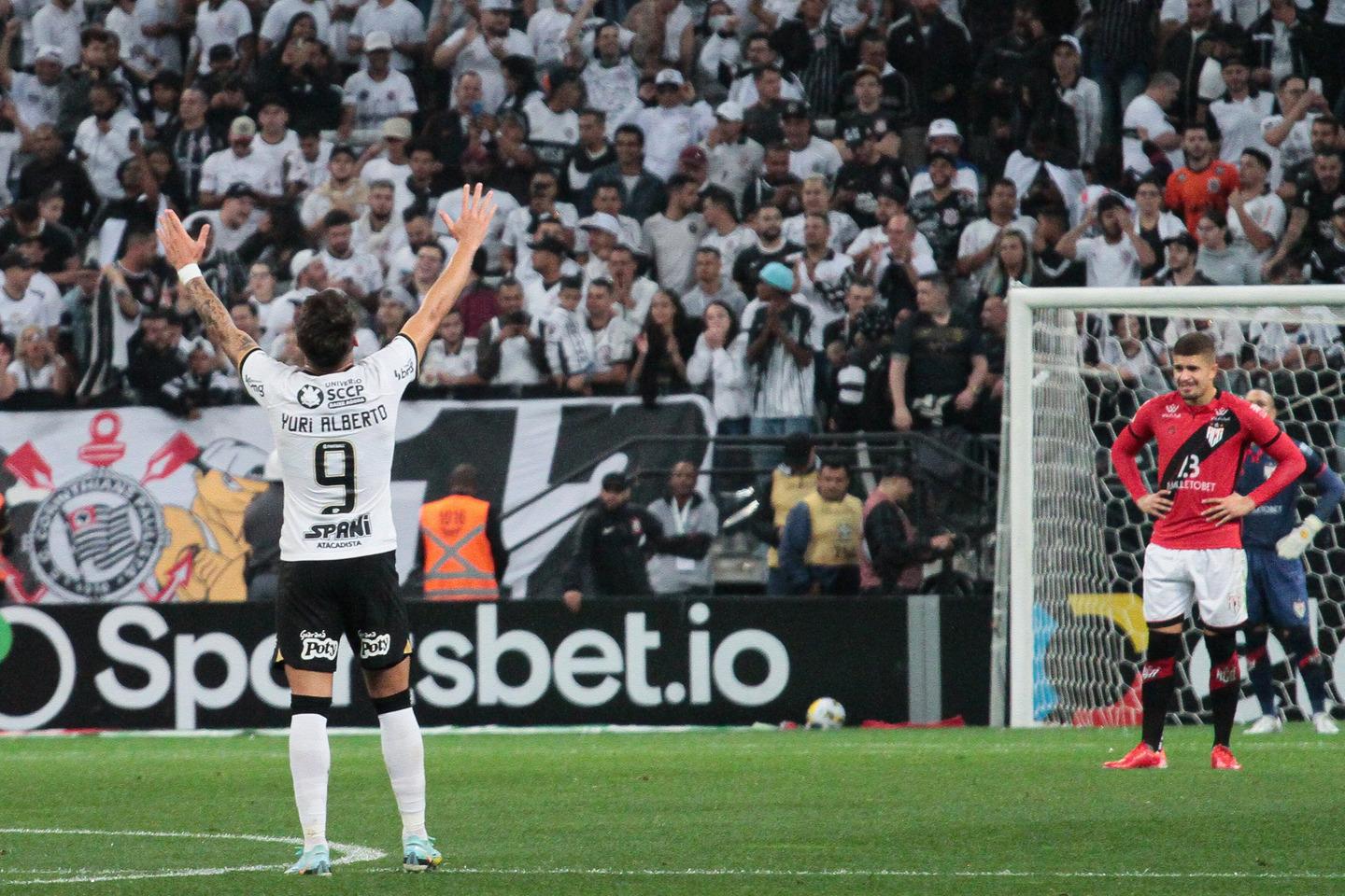 Yuri Alberto avalia empate do Corinthians em casa como positivo e