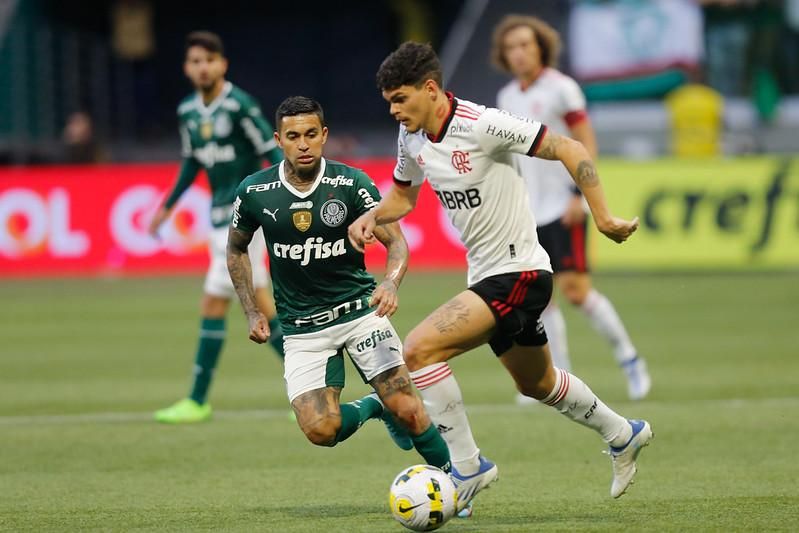 Desfalques mudam escalações de Flamengo e Santos