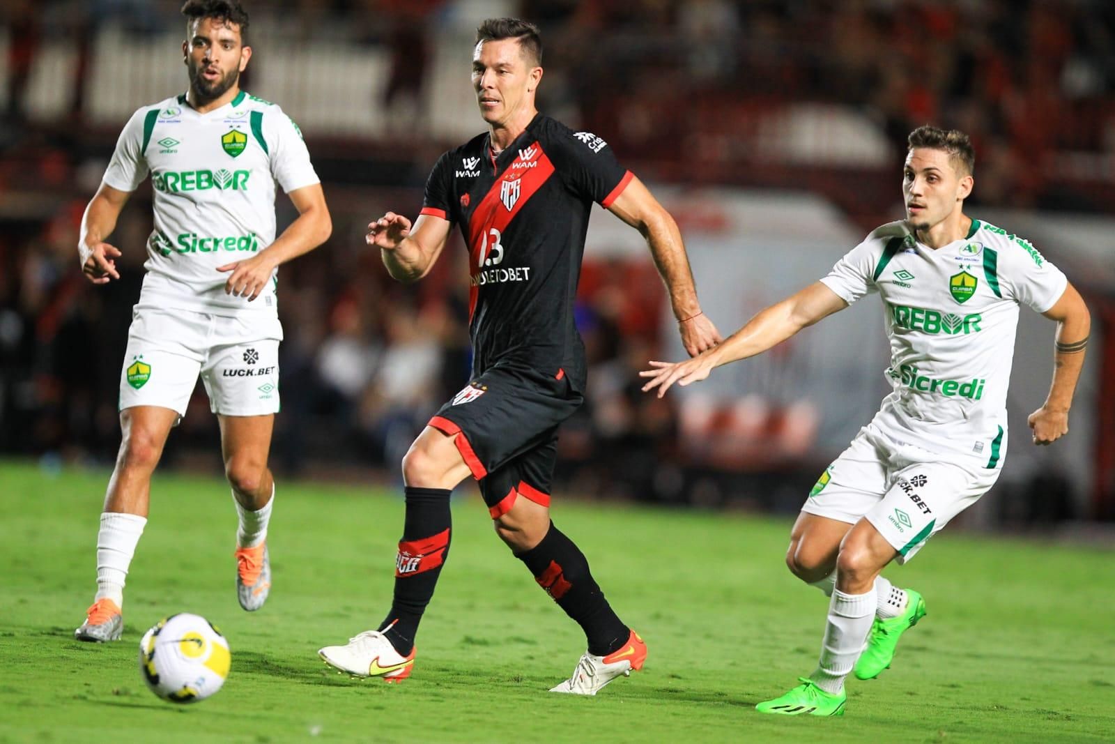 Sem Osman, Chamusca deve escalar Lucas Cardoso no ataque do Botafogo-SP, botafogo-sp