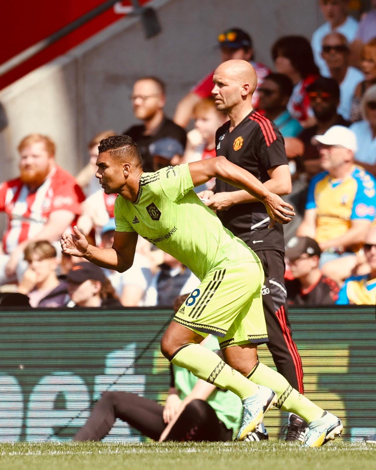 Casemiro marca e garante empate do Manchester United contra o