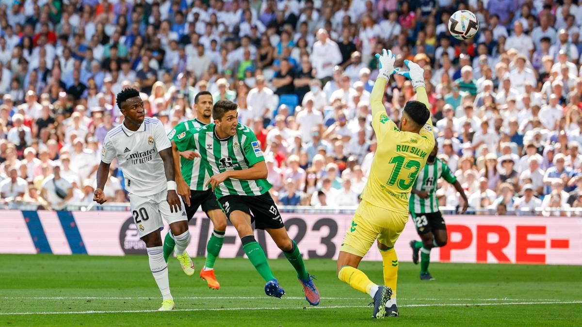 Barcelona vence Real Sociedad e adia chance de título do Real Madrid