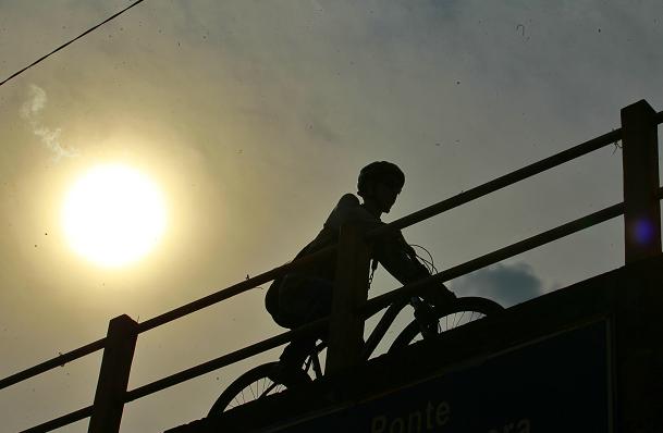 Após dia mais quente do ano, máxima de 34°C pode se repetir no DF