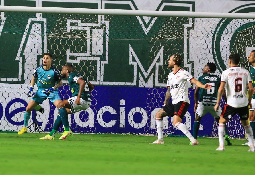 Lucas França sai em defesa dos goleiros do Guarani