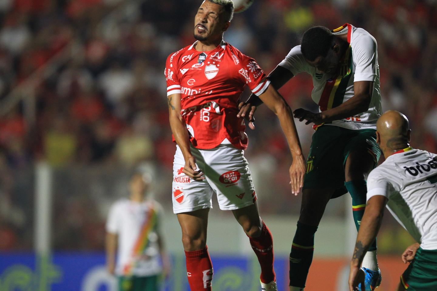 CRB tem oito jogadores e treinador com passagem pelo Vitória