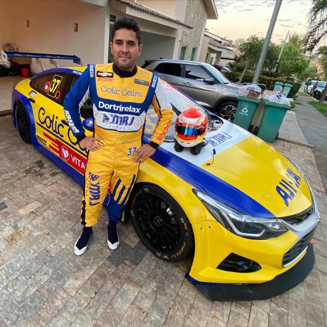 Piloto brasiliense está na final de seletiva da Ferrari