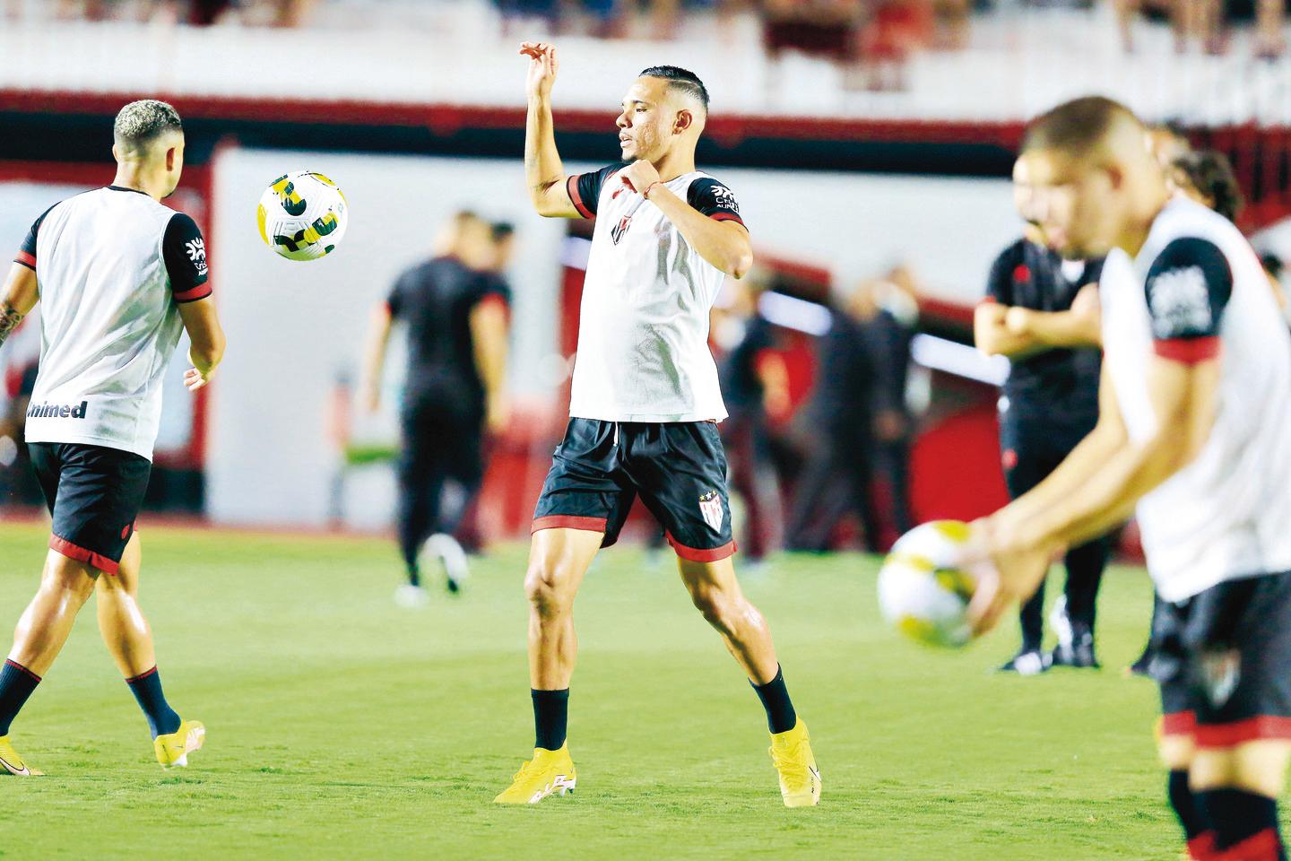 Cabe no Fortaleza? Flamengo coloca três jogadores para buscarem